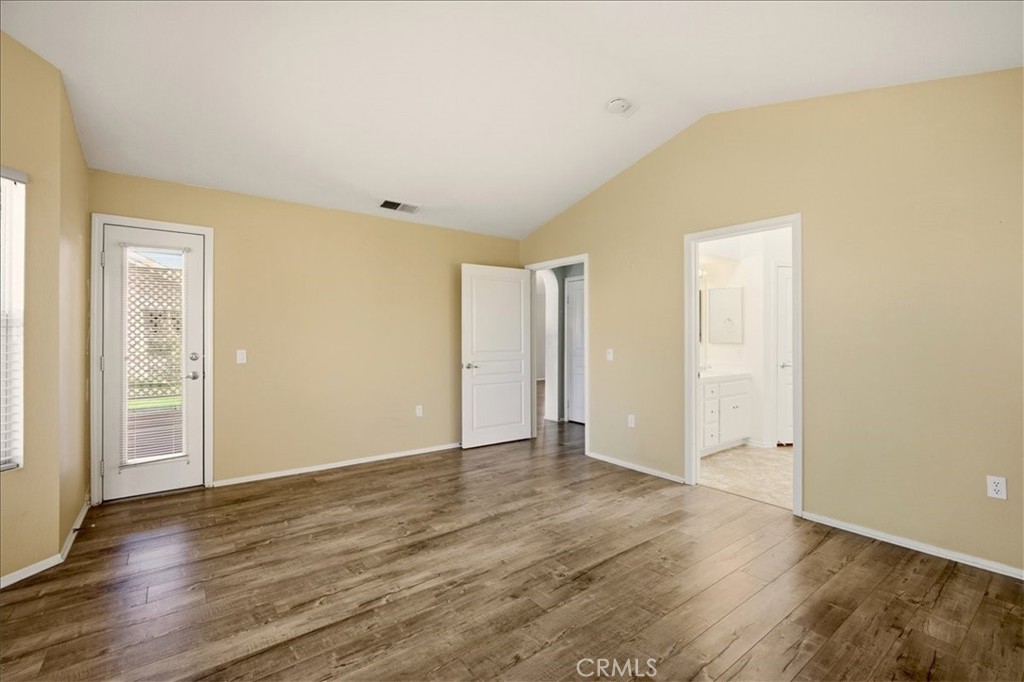19146 Oak Property Photo 25