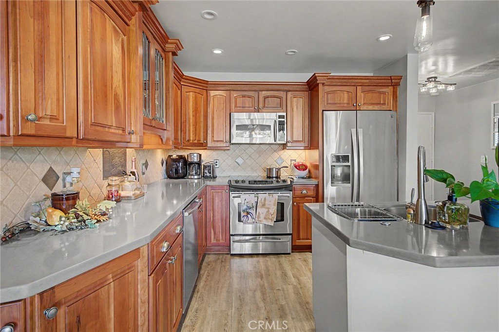 6315 Marina Pacifica Drive S Property Photo 14