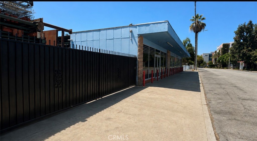 840 E 2nd Property Photo 3