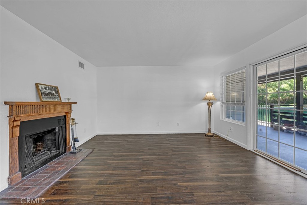 1005 Lakeview Property Photo 8