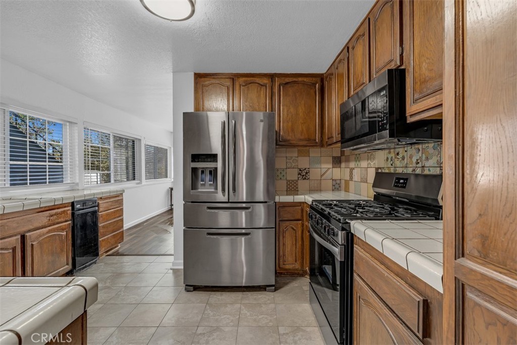 1005 Lakeview Property Photo 17