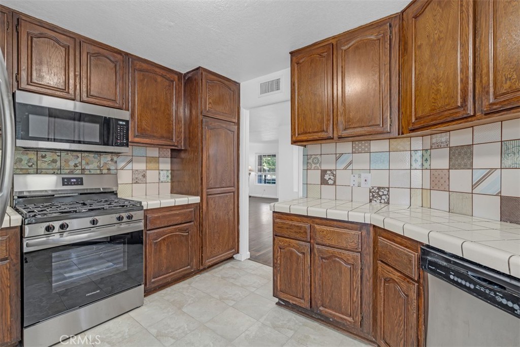 1005 Lakeview Property Photo 18