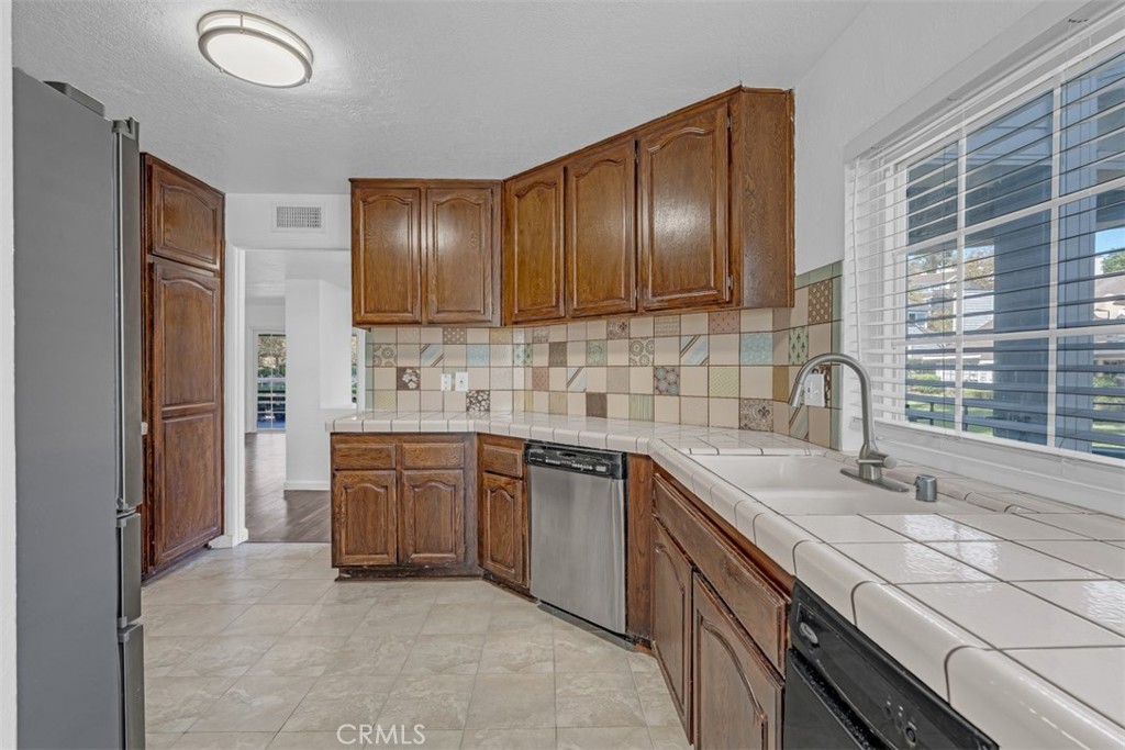 1005 Lakeview Property Photo 19