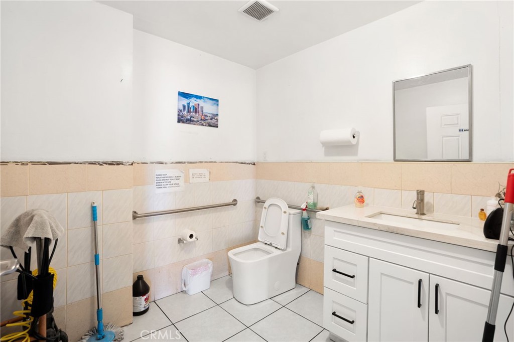 129 S 8th Property Photo 18