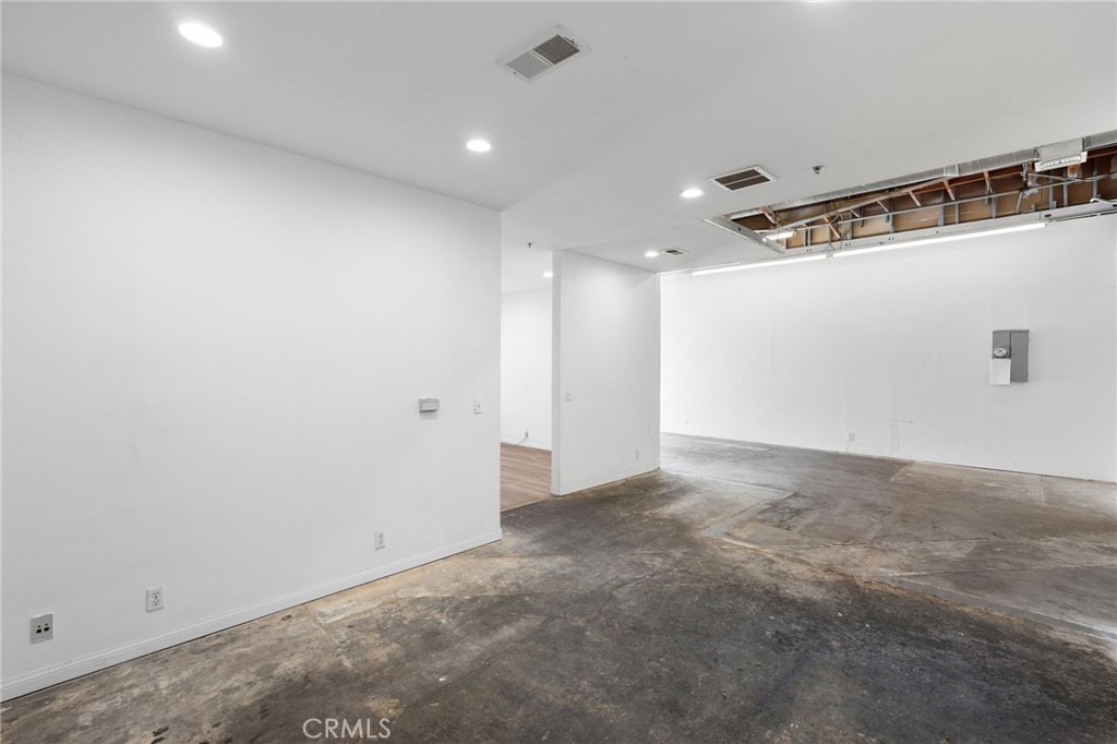 129 S 8th Property Photo 28