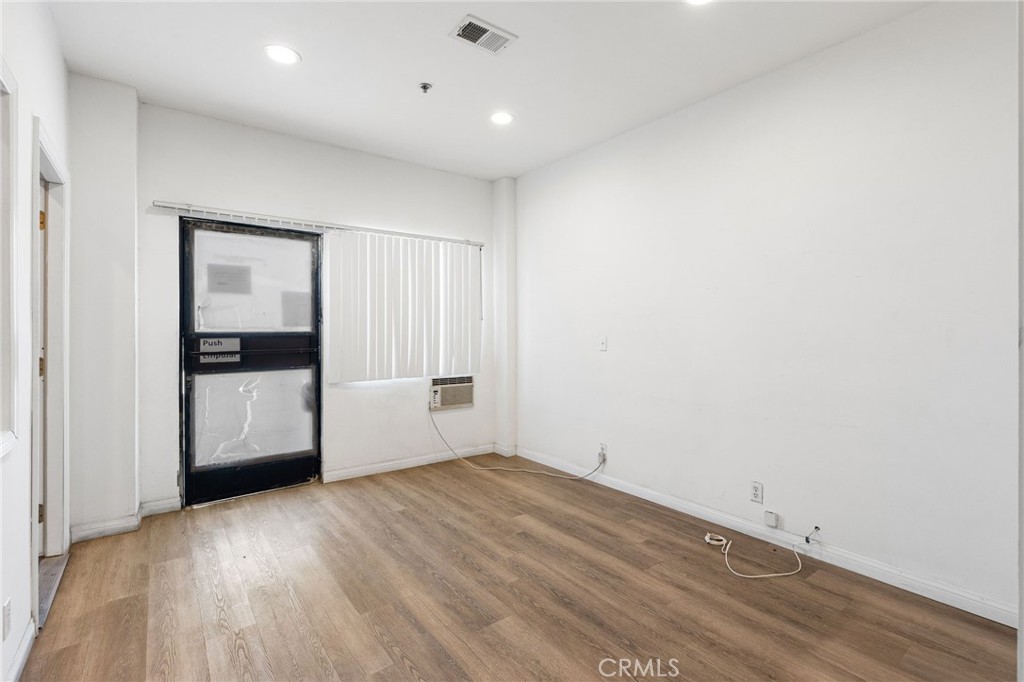 129 S 8th Property Photo 32
