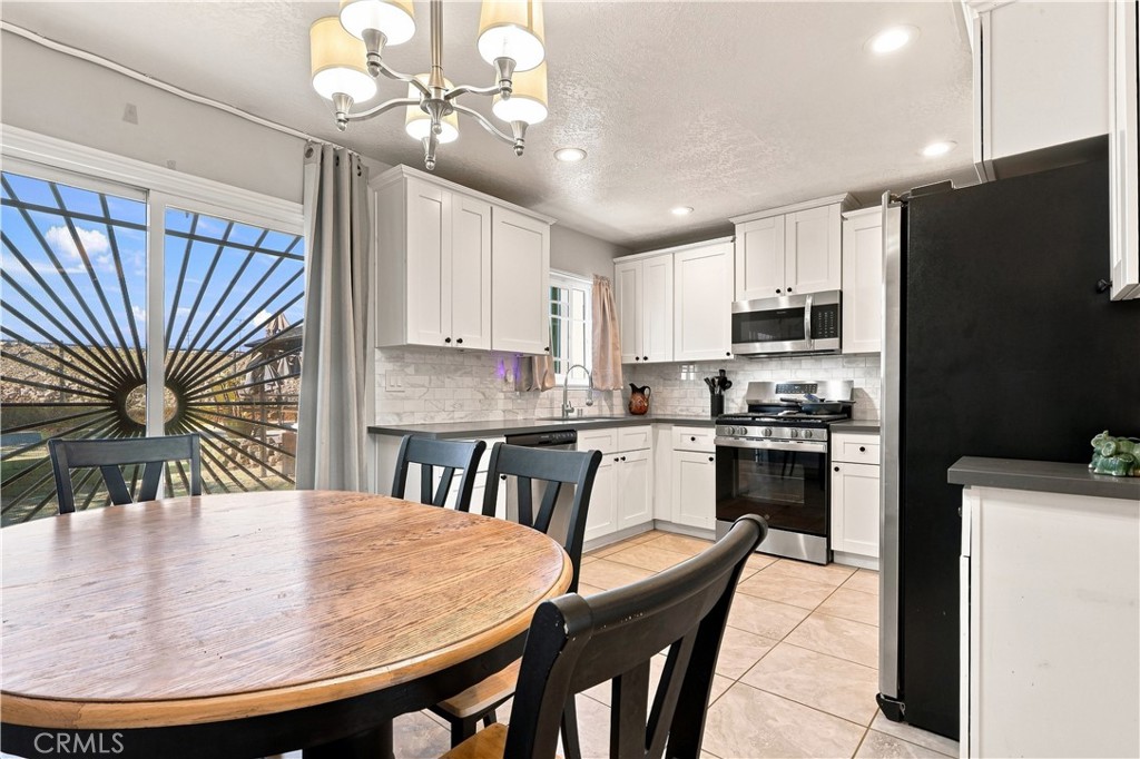 1530 Athol Street Property Photo 8