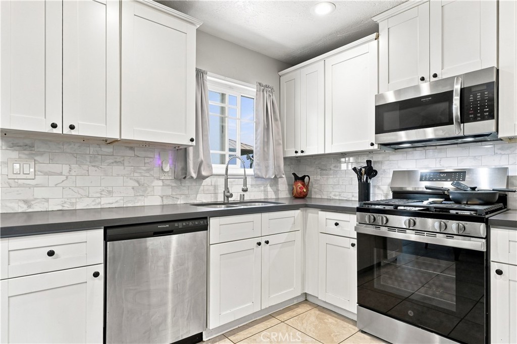 1530 Athol Street Property Photo 12