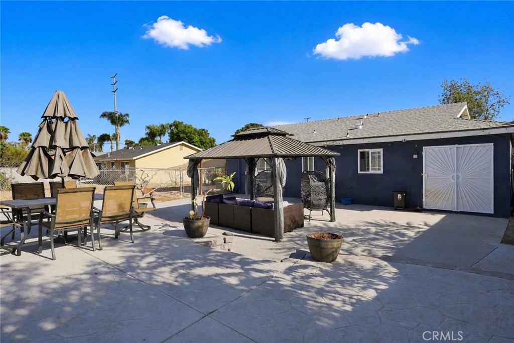 1530 Athol Street Property Photo 23