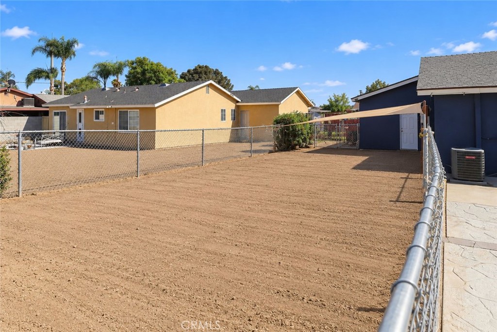 1530 Athol Street Property Photo 27