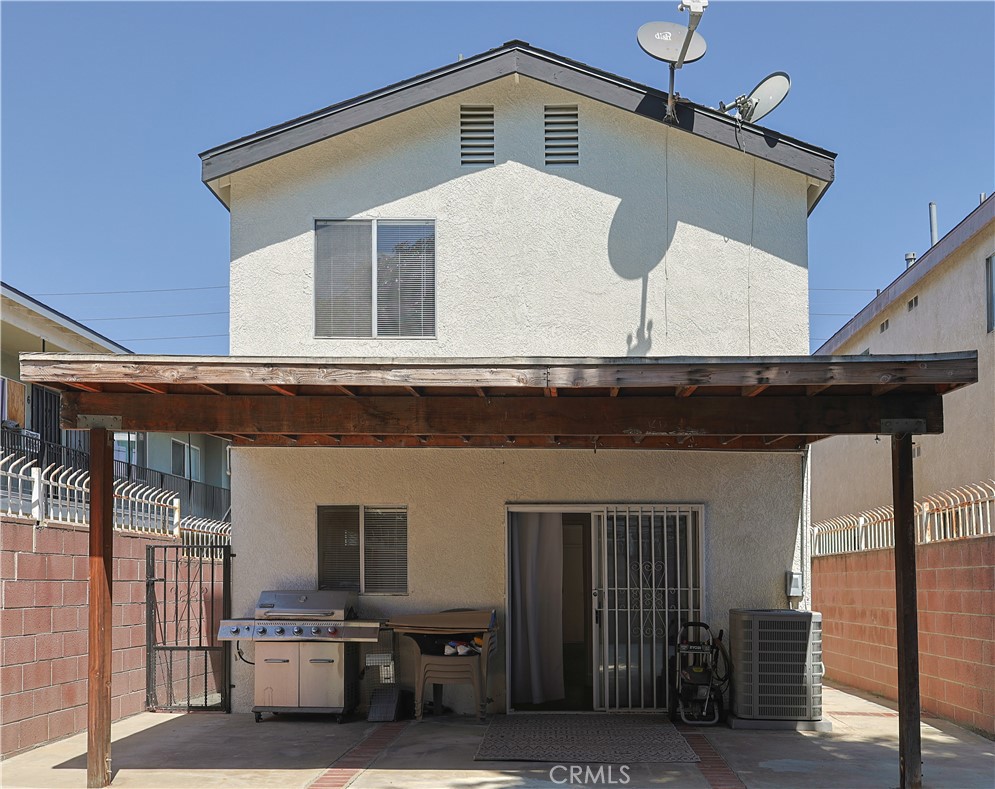 2214 W Wardlow Property Photo 9