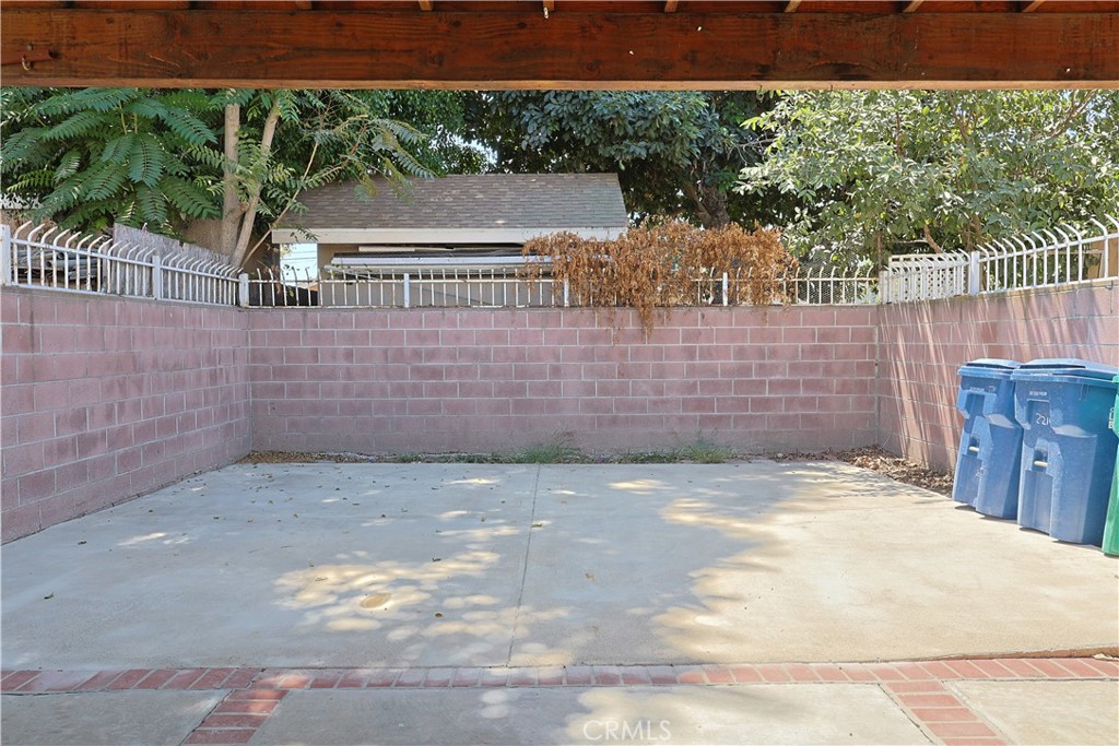 2214 W Wardlow Property Photo 13