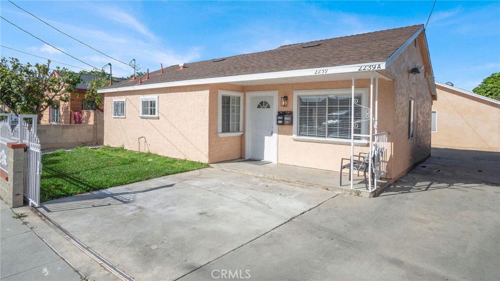2239 W Lincoln Street Property Photo 2