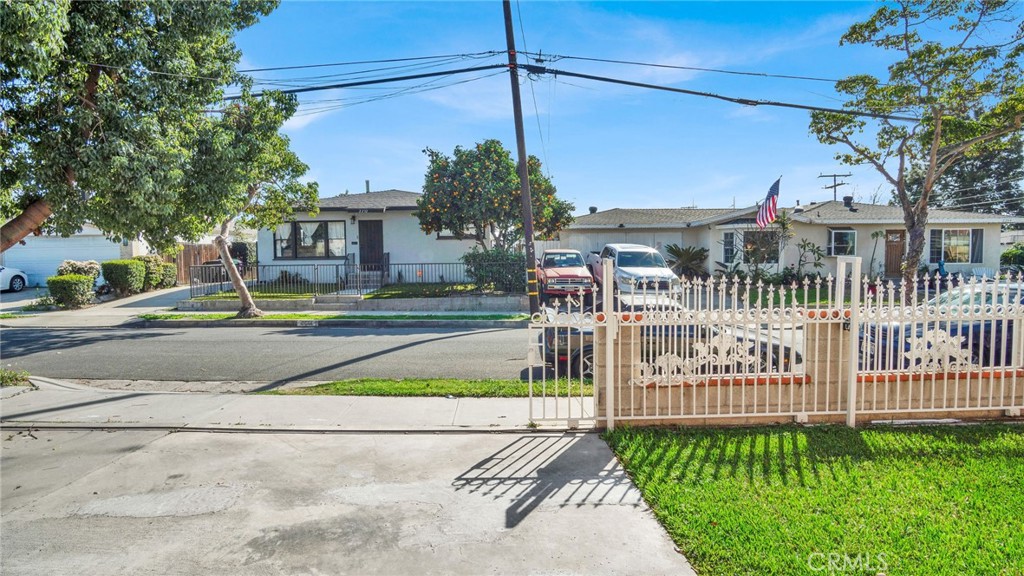2239 W Lincoln Street Property Photo 3