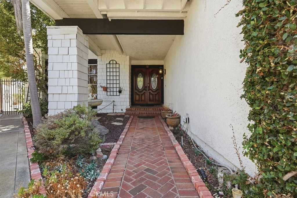 710 S Ridgeview Property Photo 4