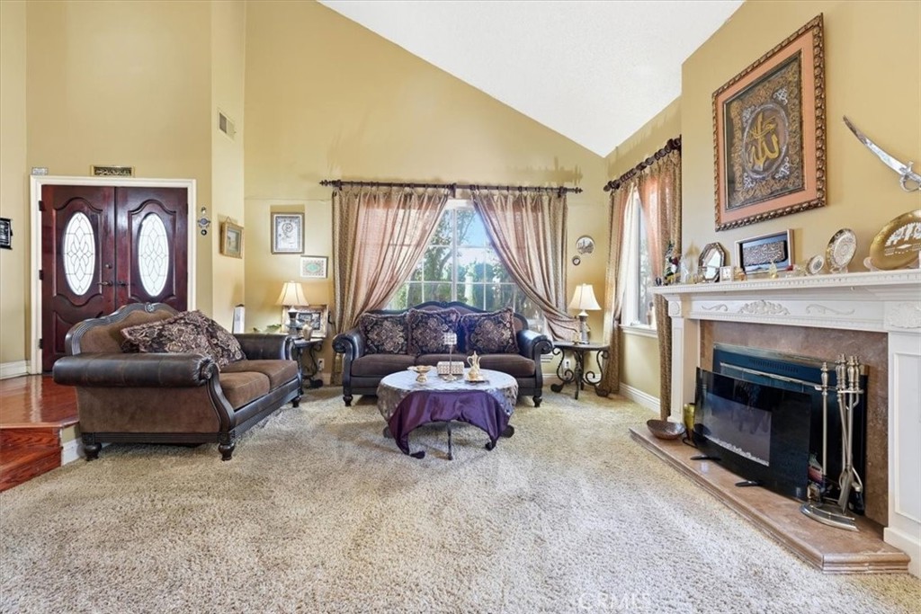 710 S Ridgeview Property Photo 6