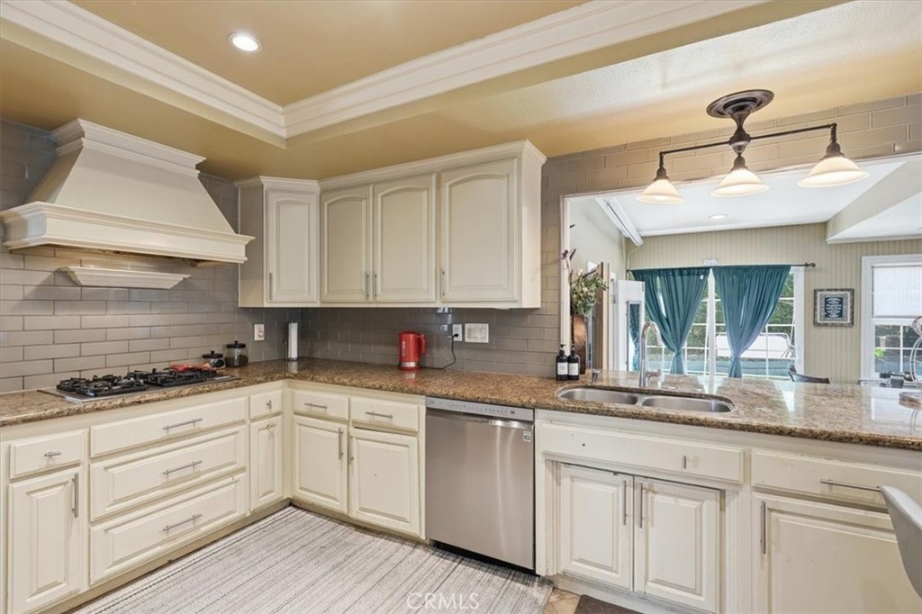 710 S Ridgeview Property Photo 19