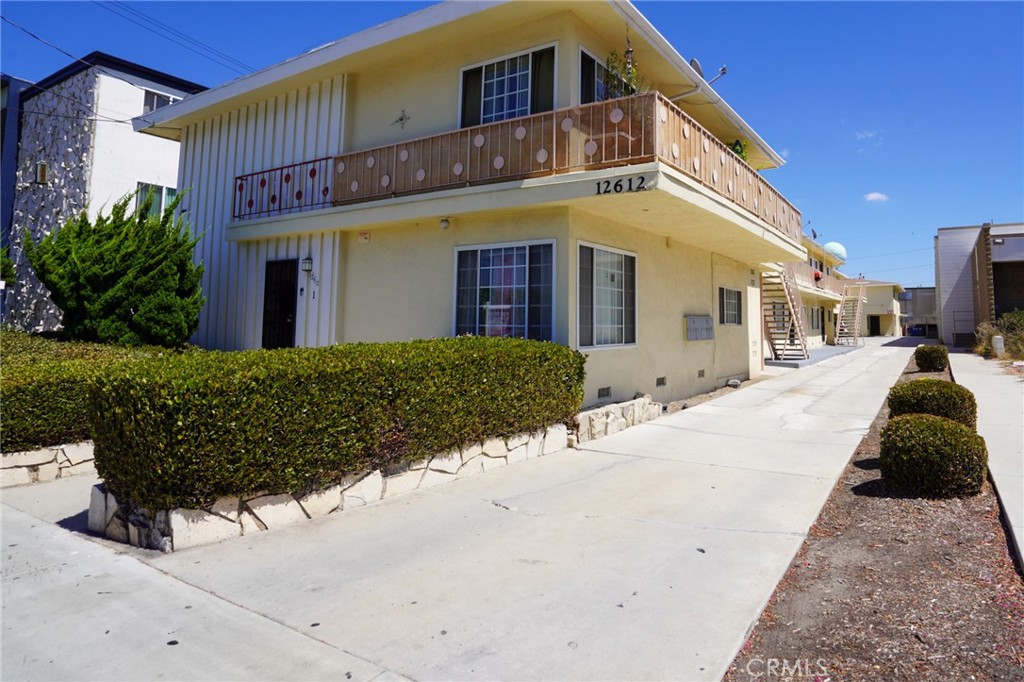 12612 Inglewood 3 Property Photo 1