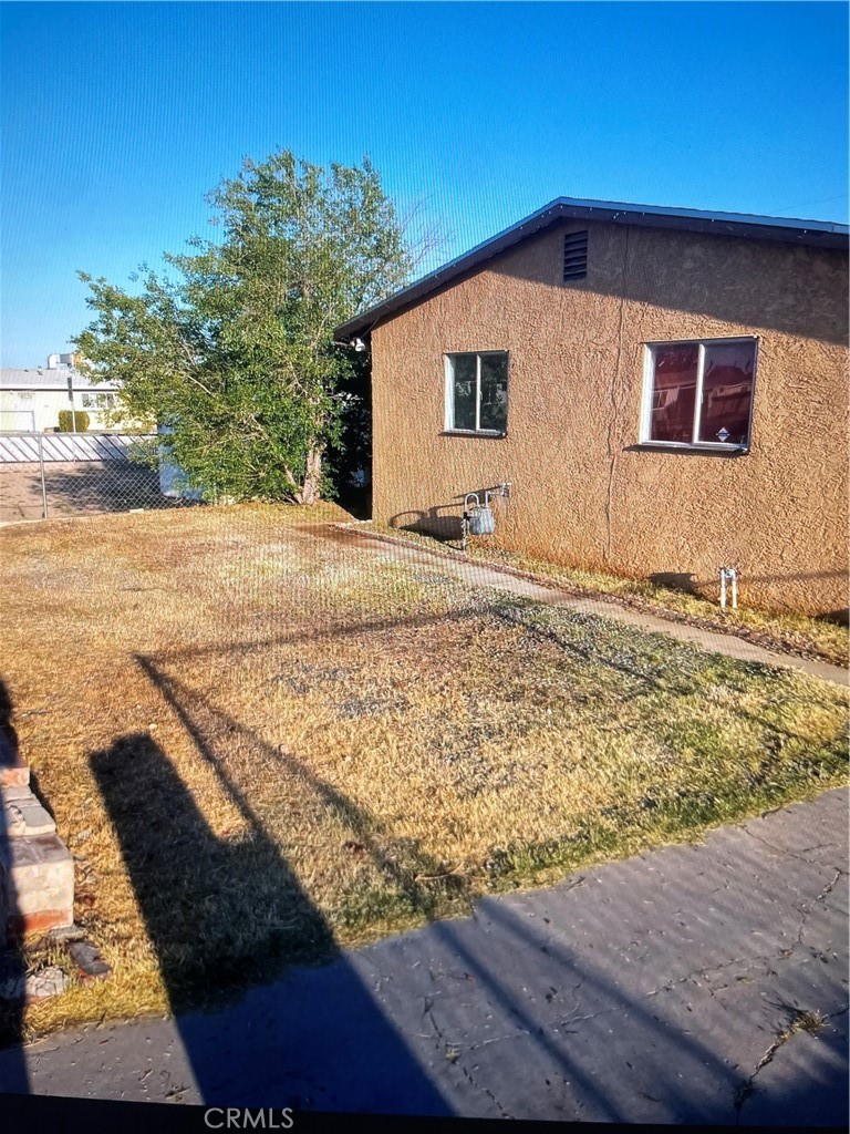 944 E Elizabeth Property Photo 2