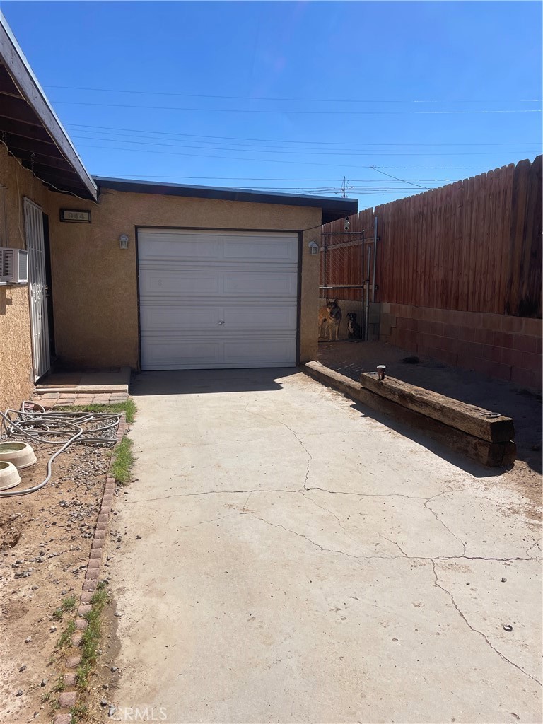 944 E Elizabeth Property Photo 3