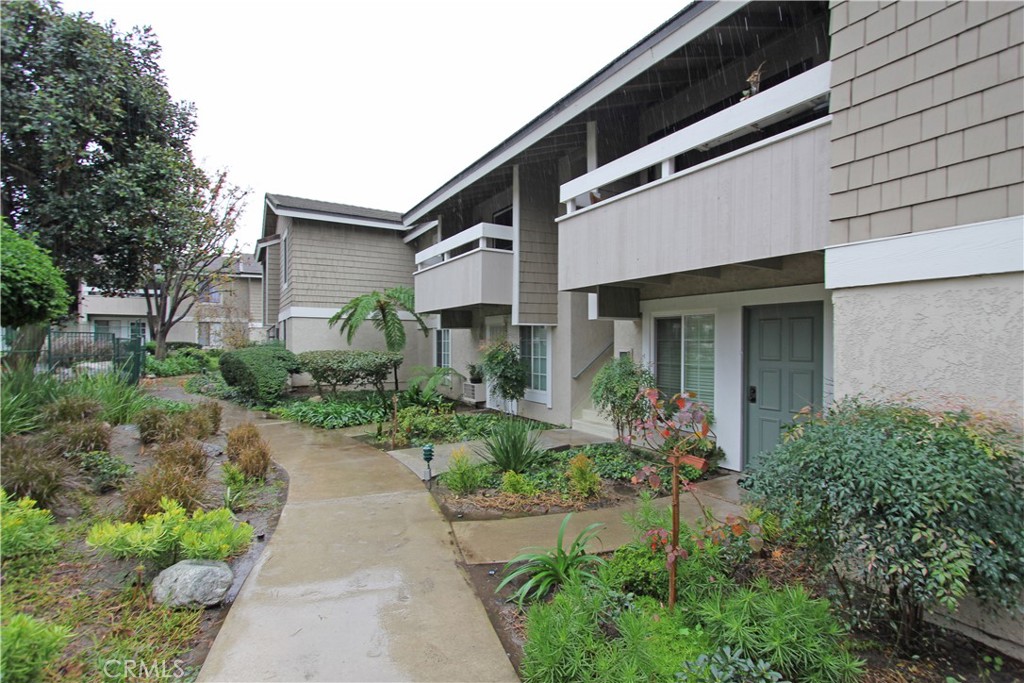 242 Streamwood Property Photo 1