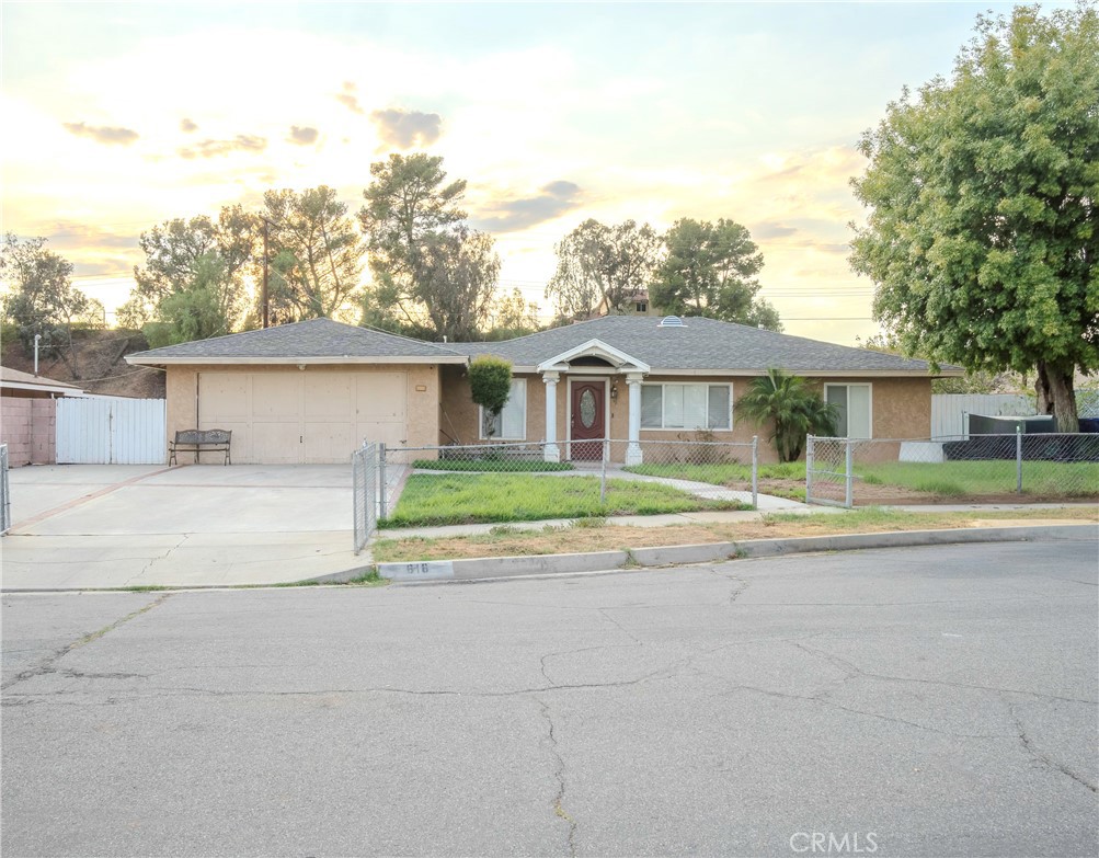 616 S Belden Property Photo 1