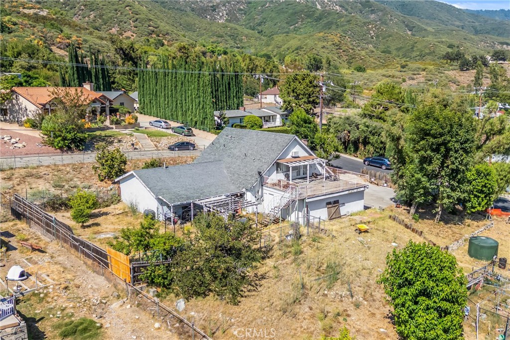 810 Hillyfield Property Photo 8