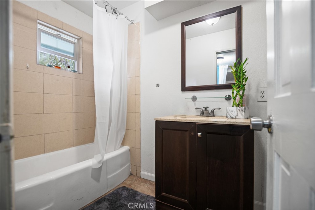 16218 Montgomery Ave Property Photo 4