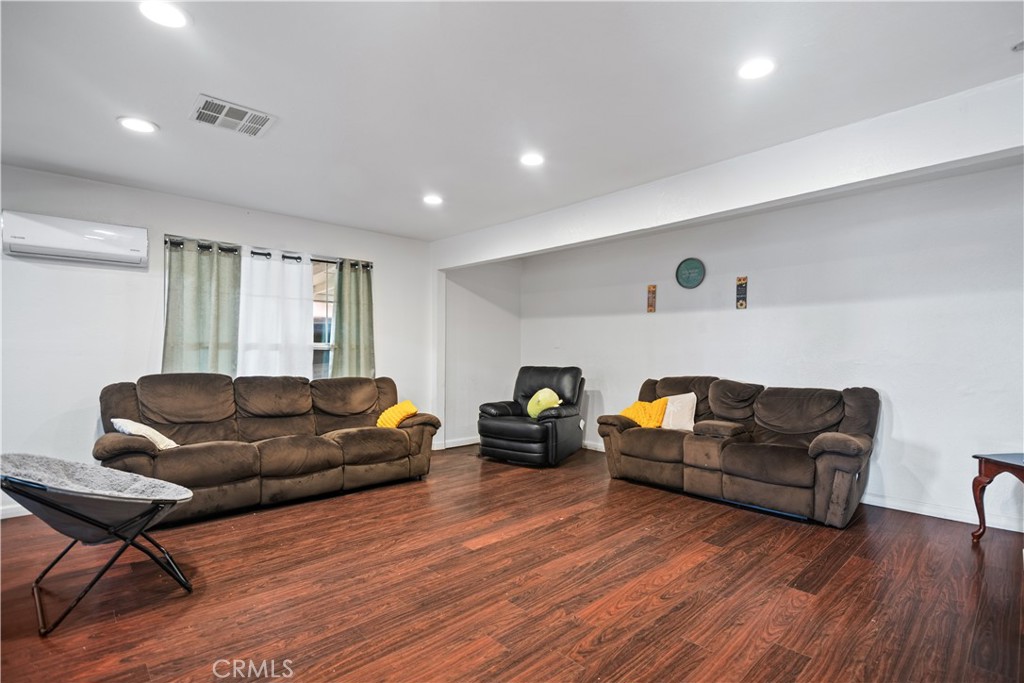 16218 Montgomery Ave Property Photo 5