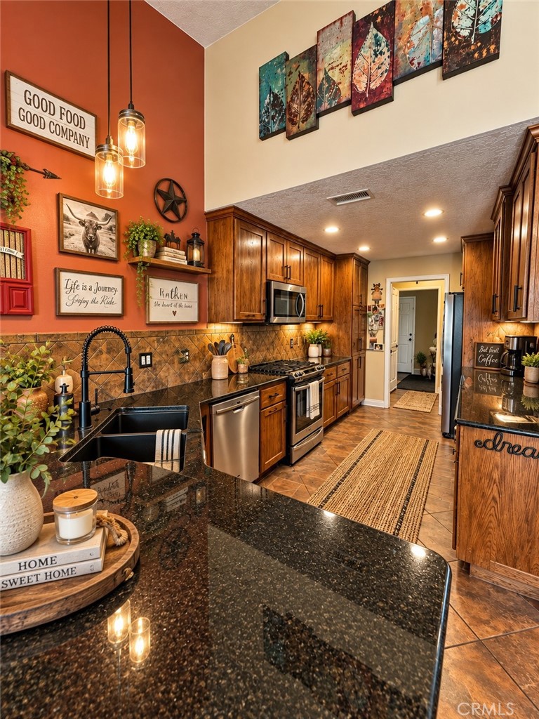 15455 Halinor Property Photo 3