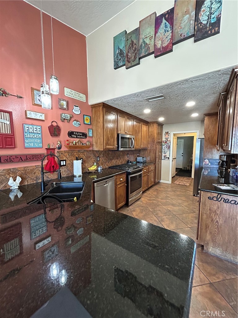 15455 Halinor Property Photo 4