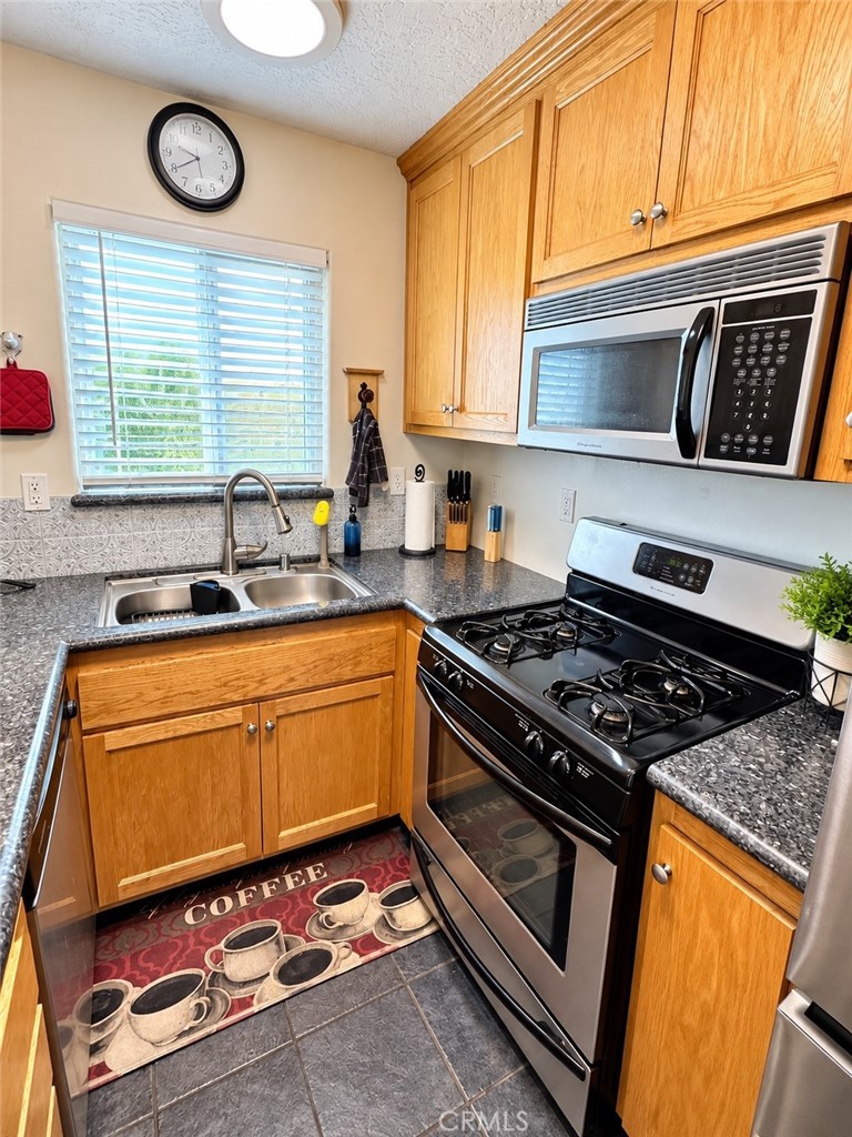 15455 Halinor Property Photo 22
