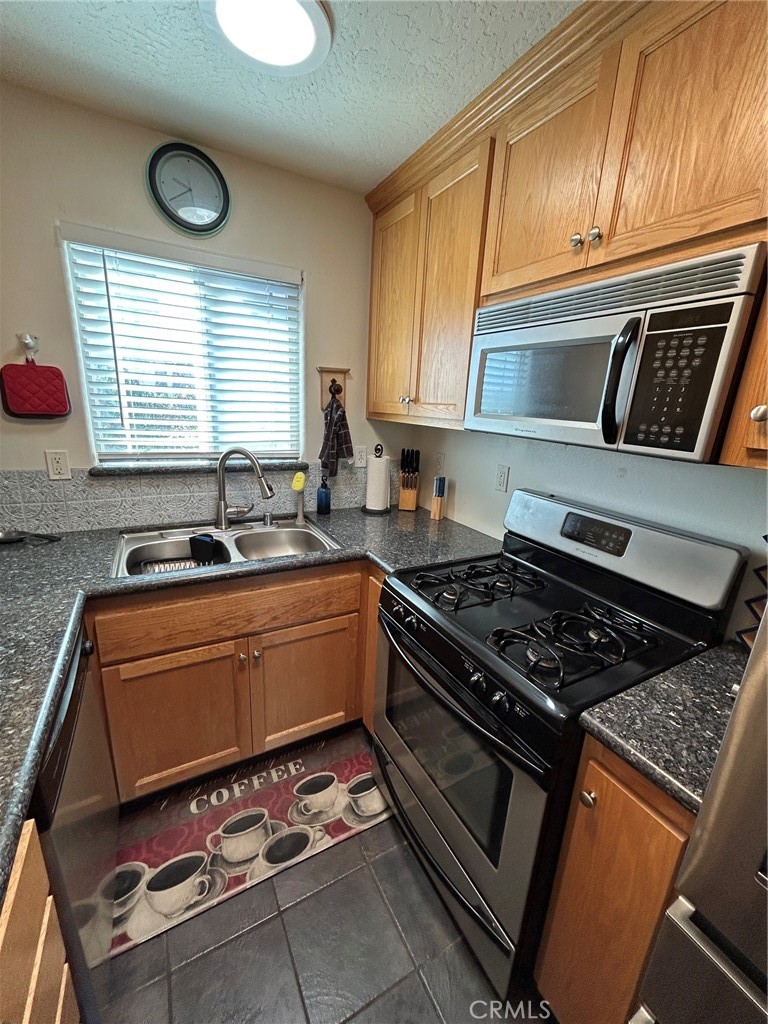 15455 Halinor Property Photo 23