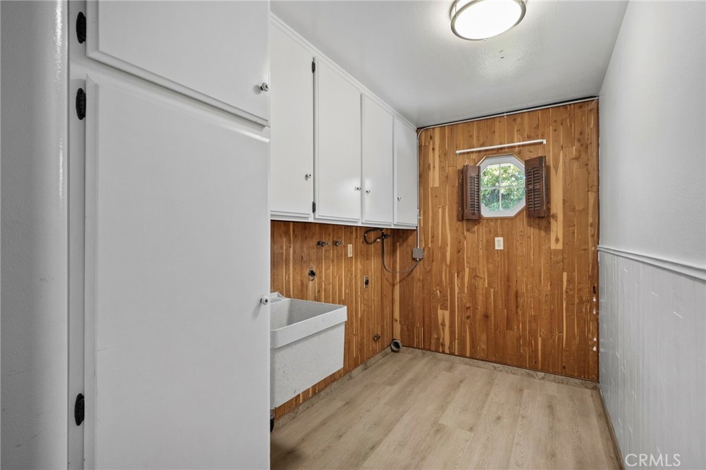 162 W Buffington Property Photo 18
