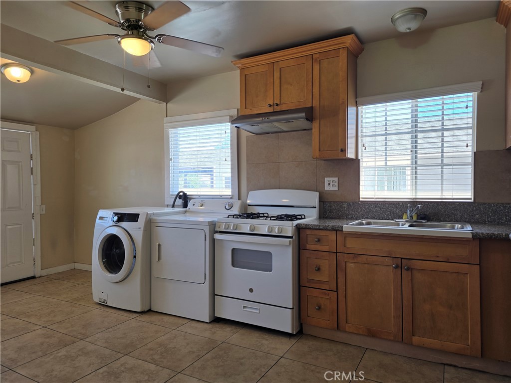 1176 N Park Avenue Property Photo 6
