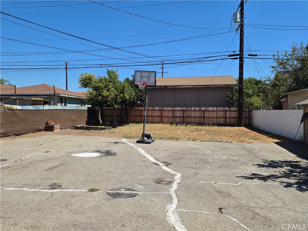 1176 N Park Avenue Property Photo 13