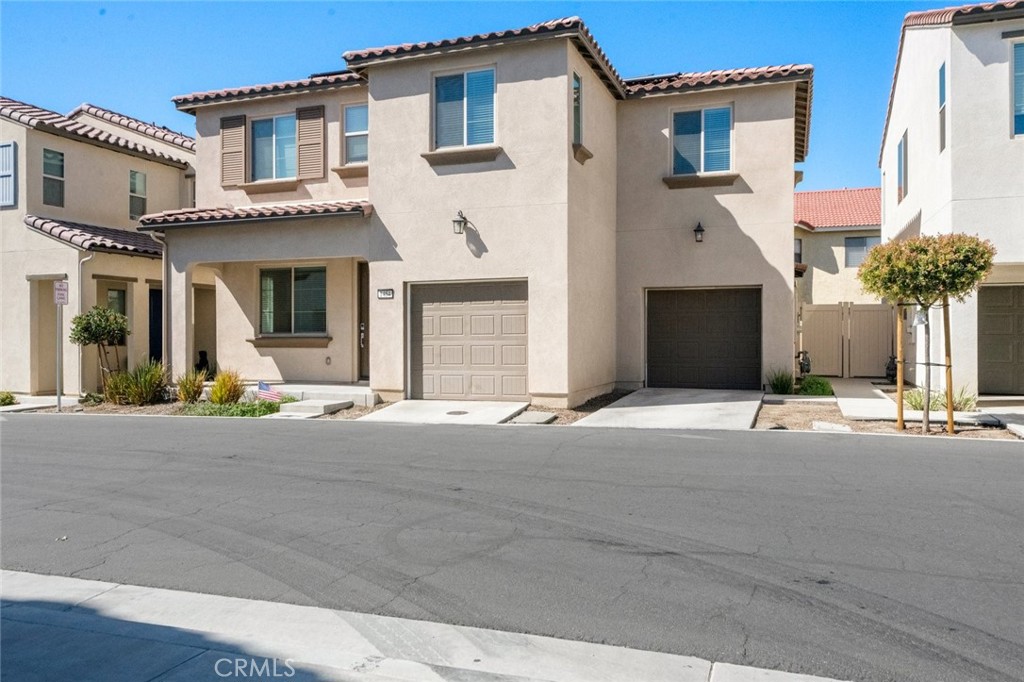 1454 E Laurelwood Property Photo 3