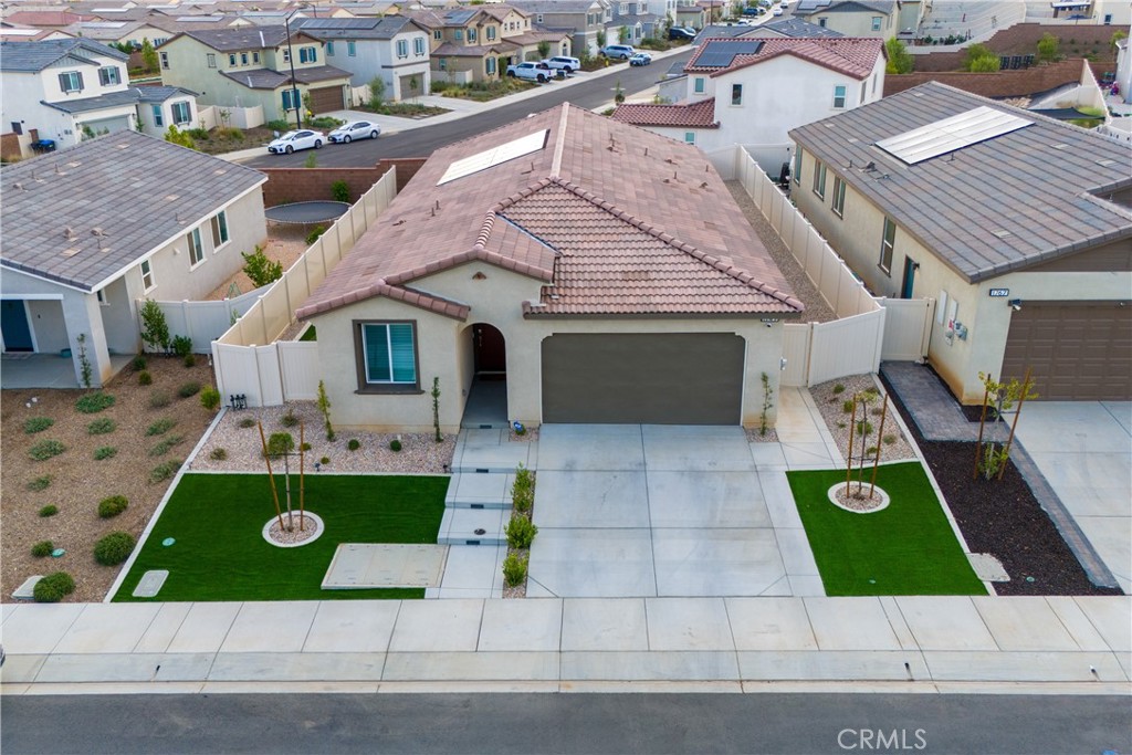 1749 Oleander Property Photo 4