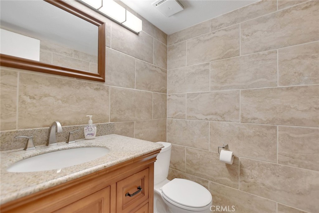 878 W 13th Property Photo 16