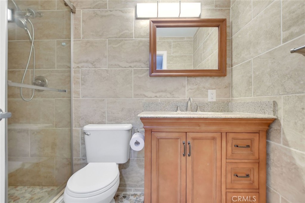 878 W 13th Property Photo 17