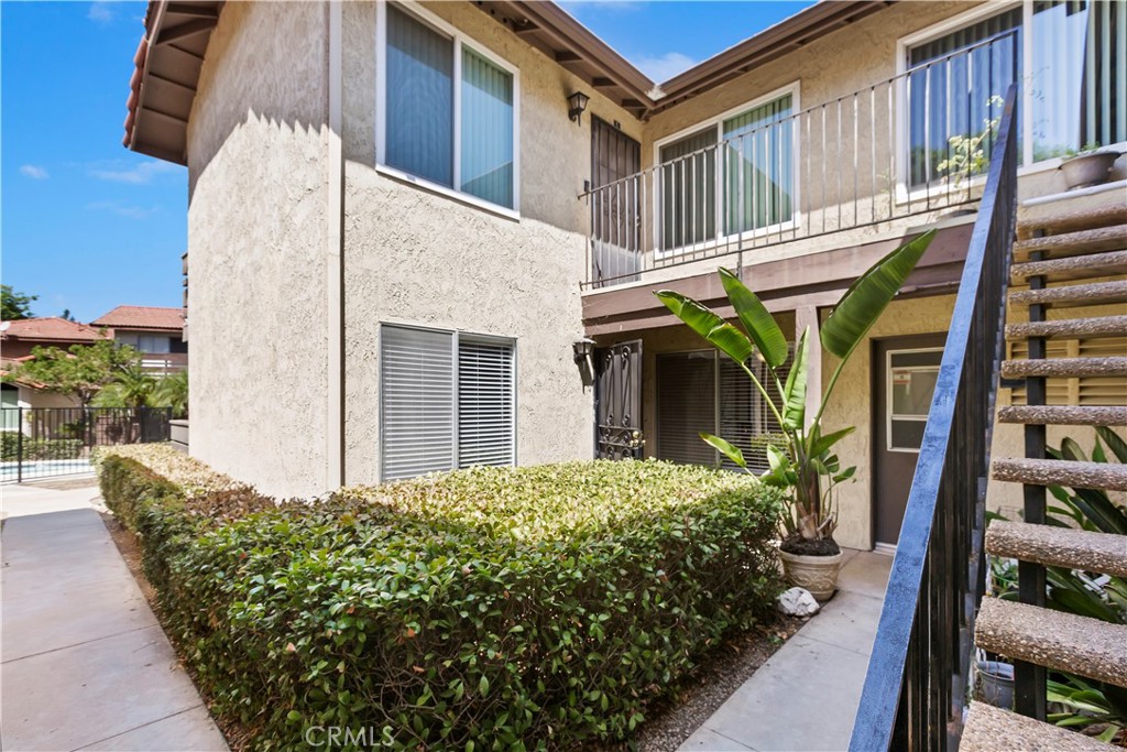 1350 Brentwood Circle B Property Photo 1