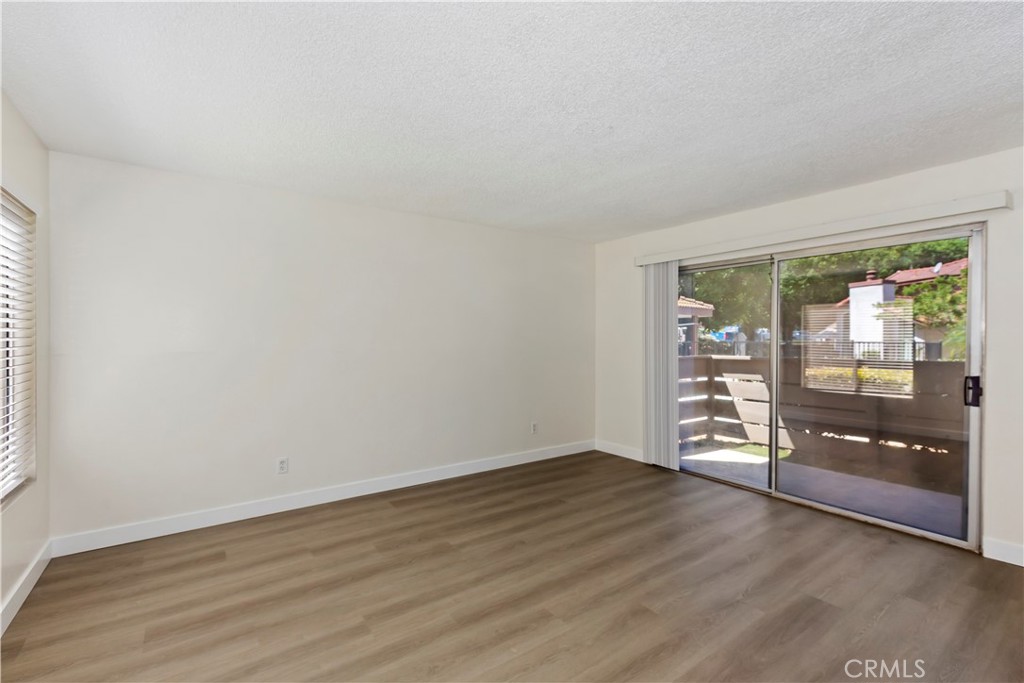1350 Brentwood Circle B Property Photo 2