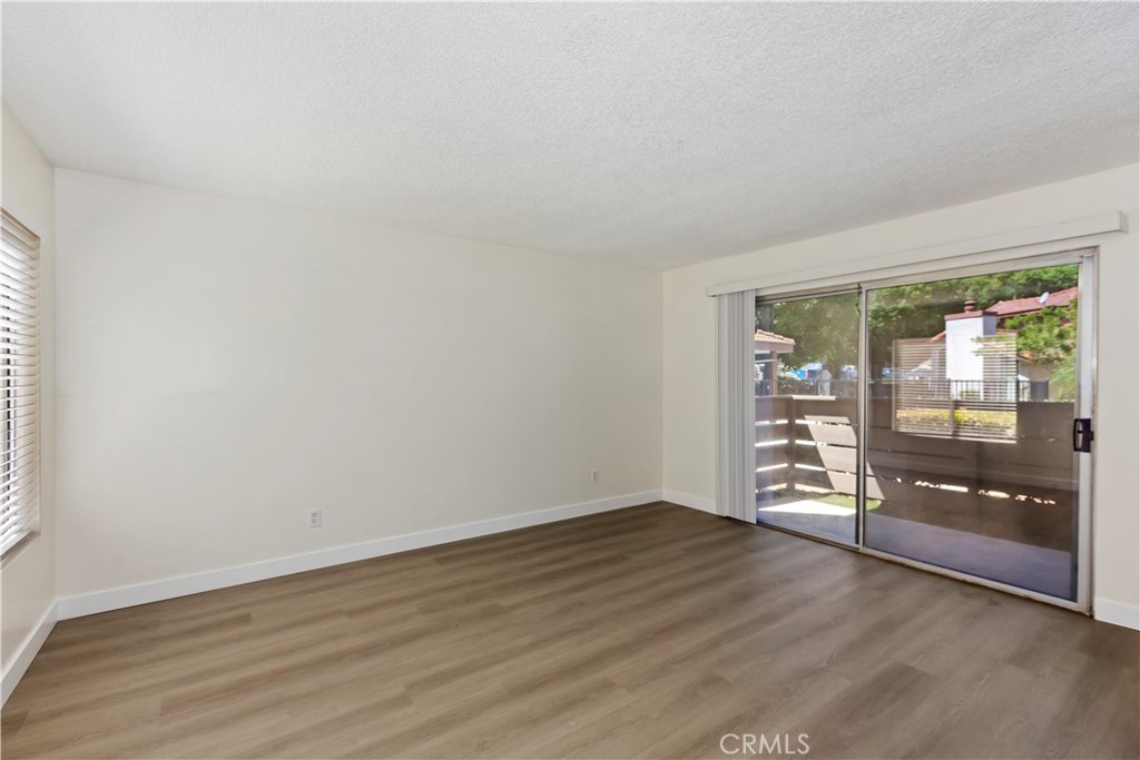 1350 Brentwood Circle B Property Photo 3