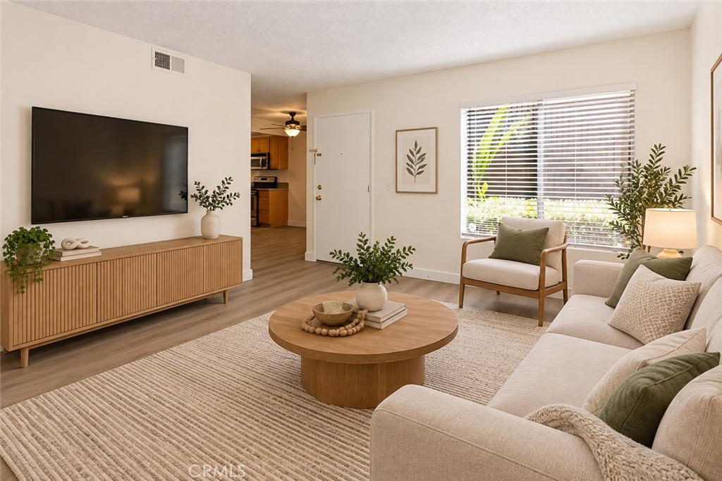 1350 Brentwood Circle B Property Photo 4