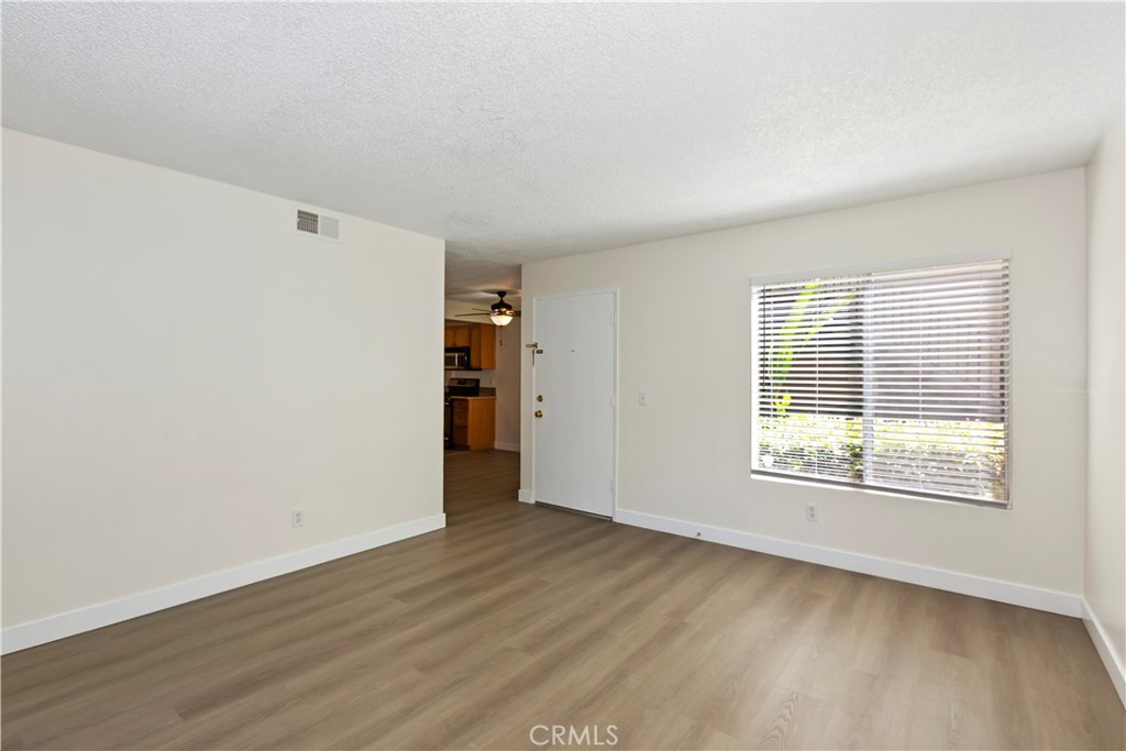 1350 Brentwood Circle B Property Photo 5