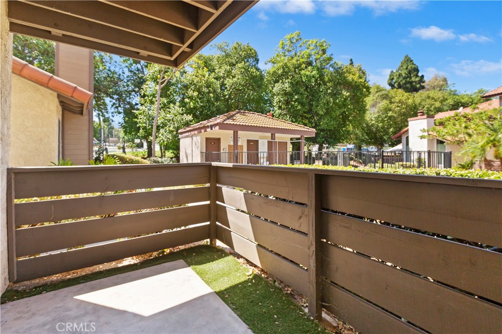 1350 Brentwood Circle B Property Photo 6