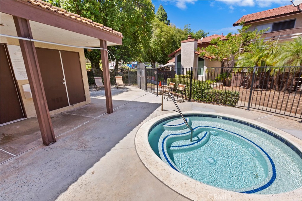 1350 Brentwood Circle B Property Photo 7