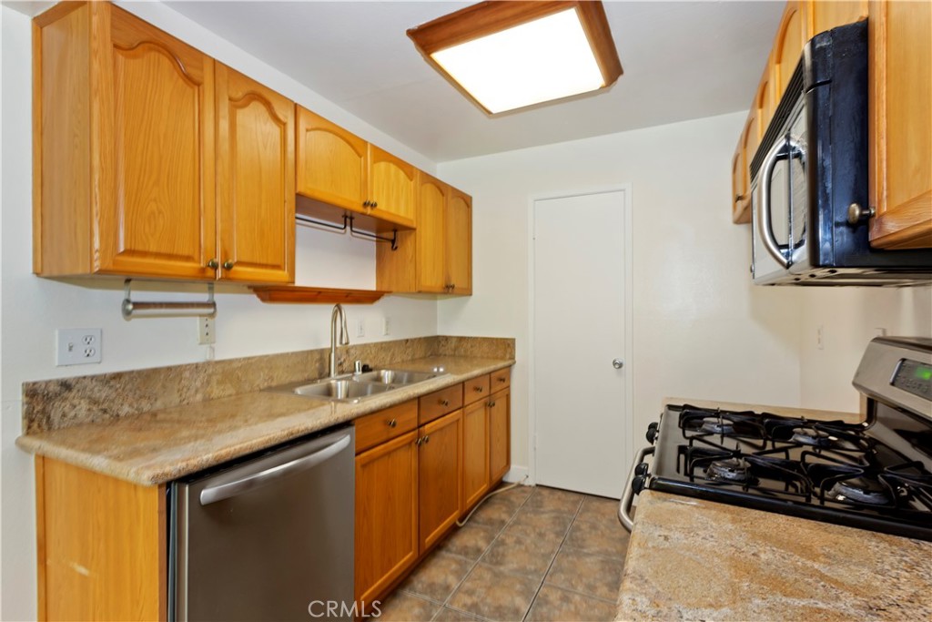 1350 Brentwood Circle B Property Photo 8