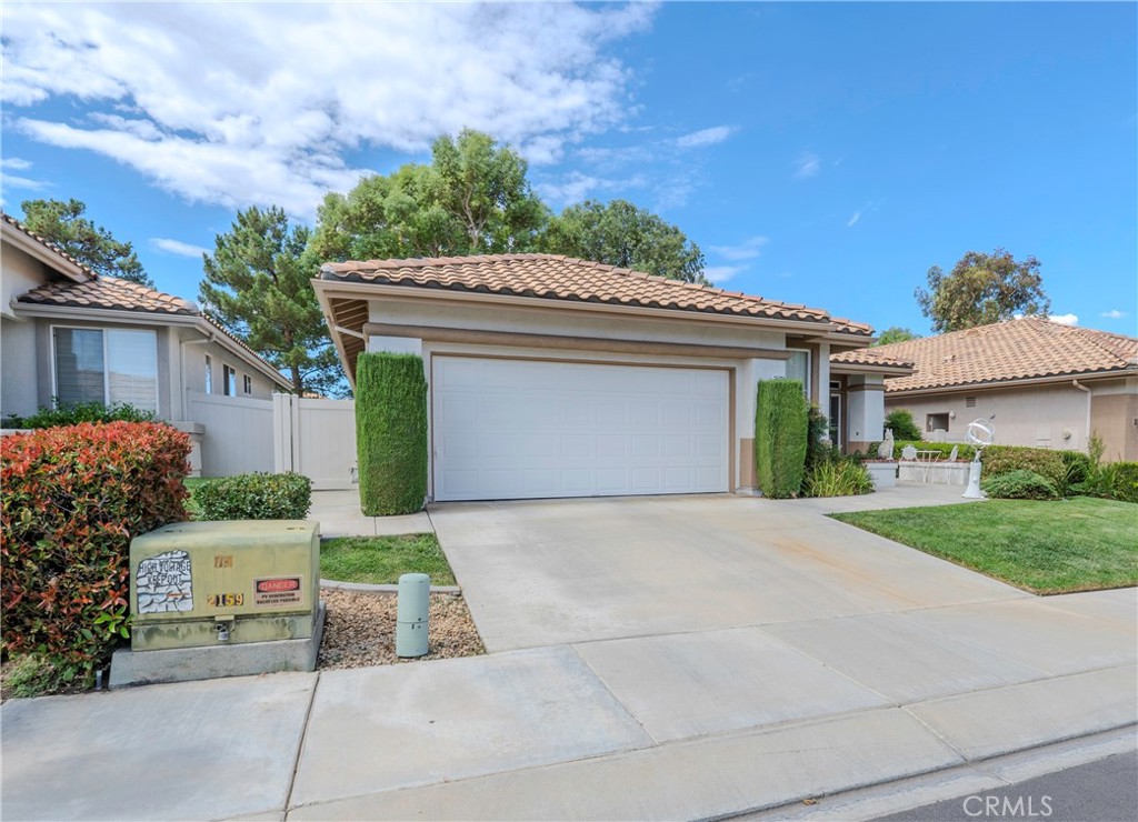 1725 Fairway Oaks Avenue Property Photo 2