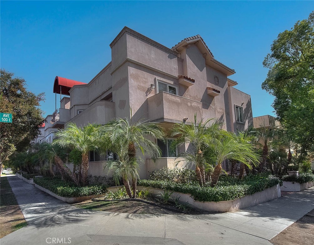 572 E San Jose Avenue 104 Property Photo 3